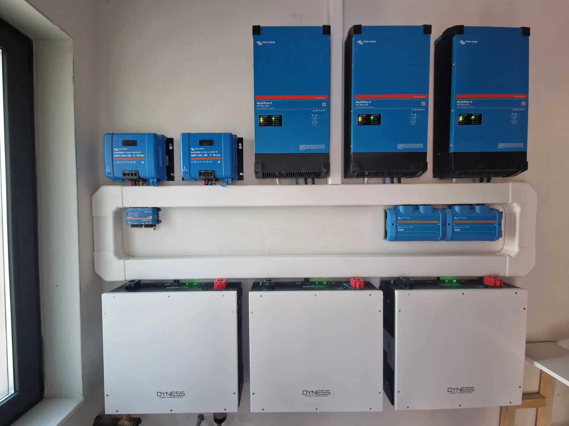 Stocare pentru orice sistem fotovoltaic: nu ești obligat să cumperi bateria de la producătorul invertorului
