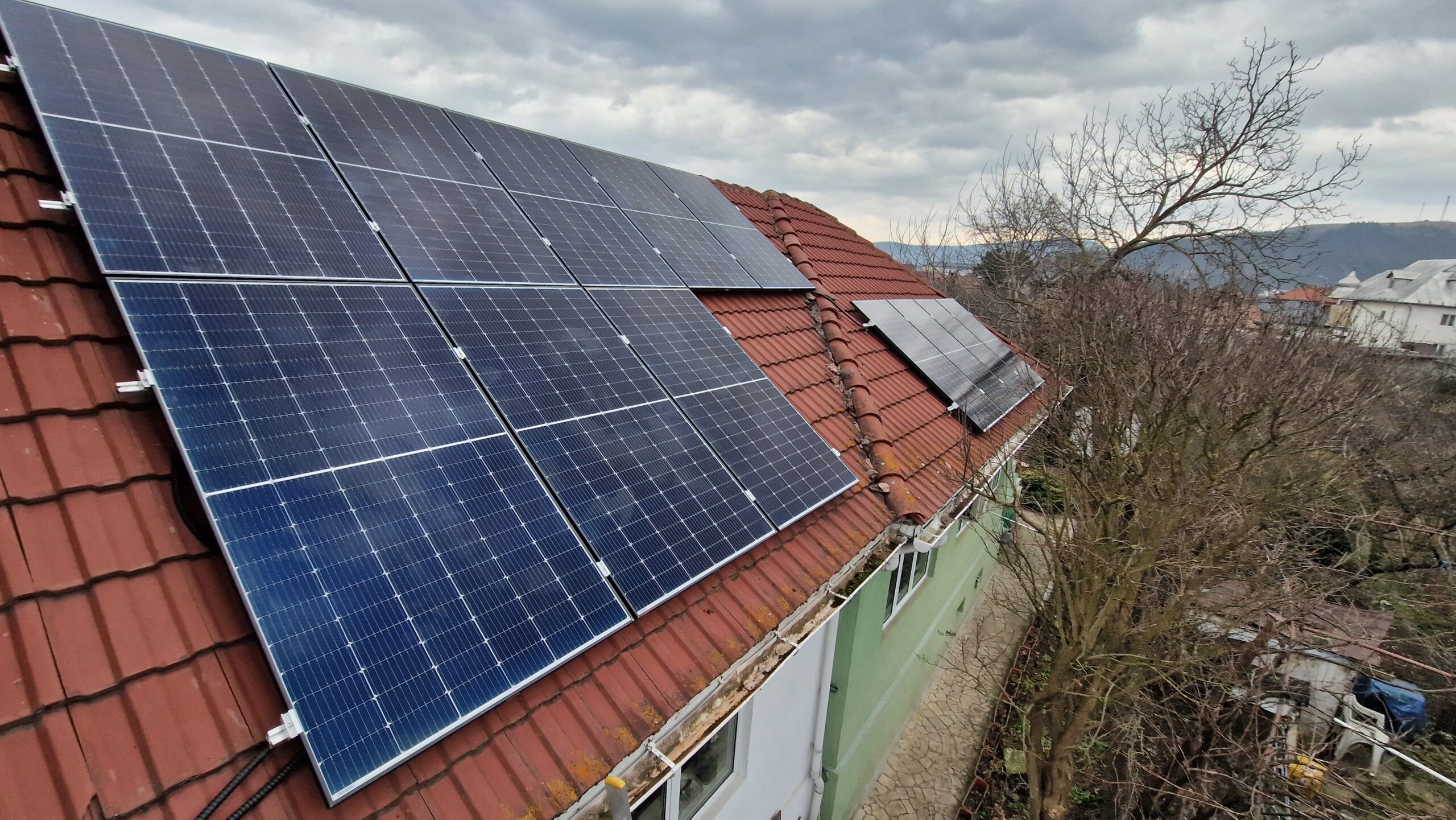 Sistem Fotovoltaic Prosumator 6 kWp cu Stocare în Gherla, Jud. Cluj