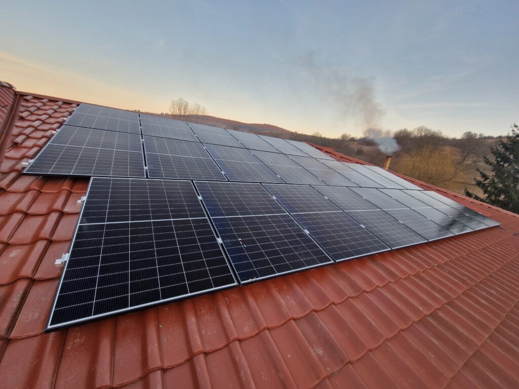 Instalare sistem fotovoltaic 10.12 kw cu stocare 9.6 kw in Suceagu - Cluj